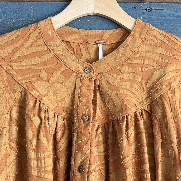 NEW Free People Can't Stop Dreaming Flowy Pleated Tunic Blouse Gold S - Picture 2 of 10